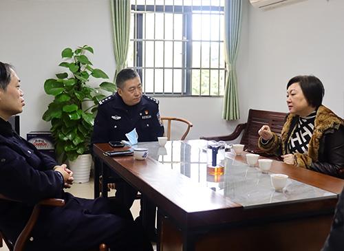 加强党建共建，亲昵警企关系